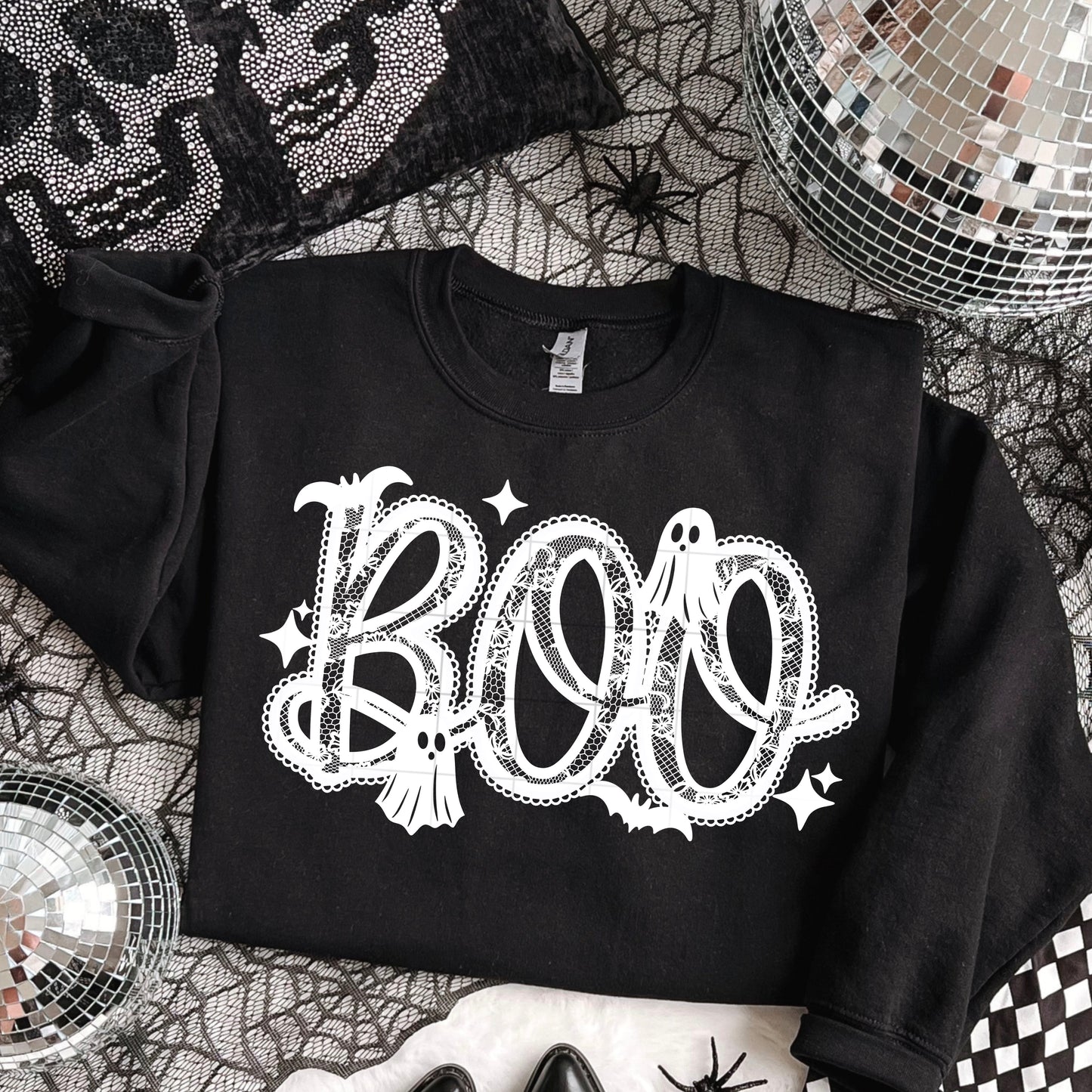 Boo (lace detail)